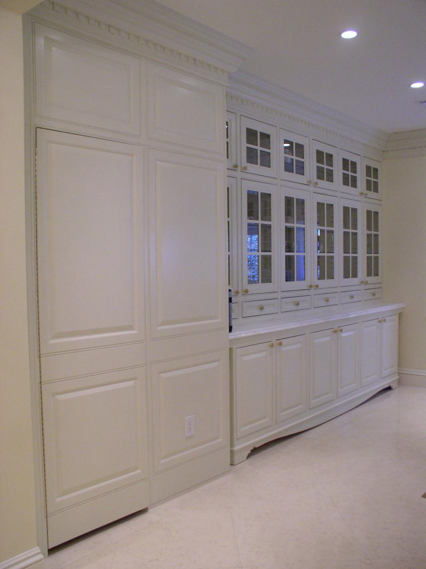Traditional kitchen design with white cabinets and arch detail